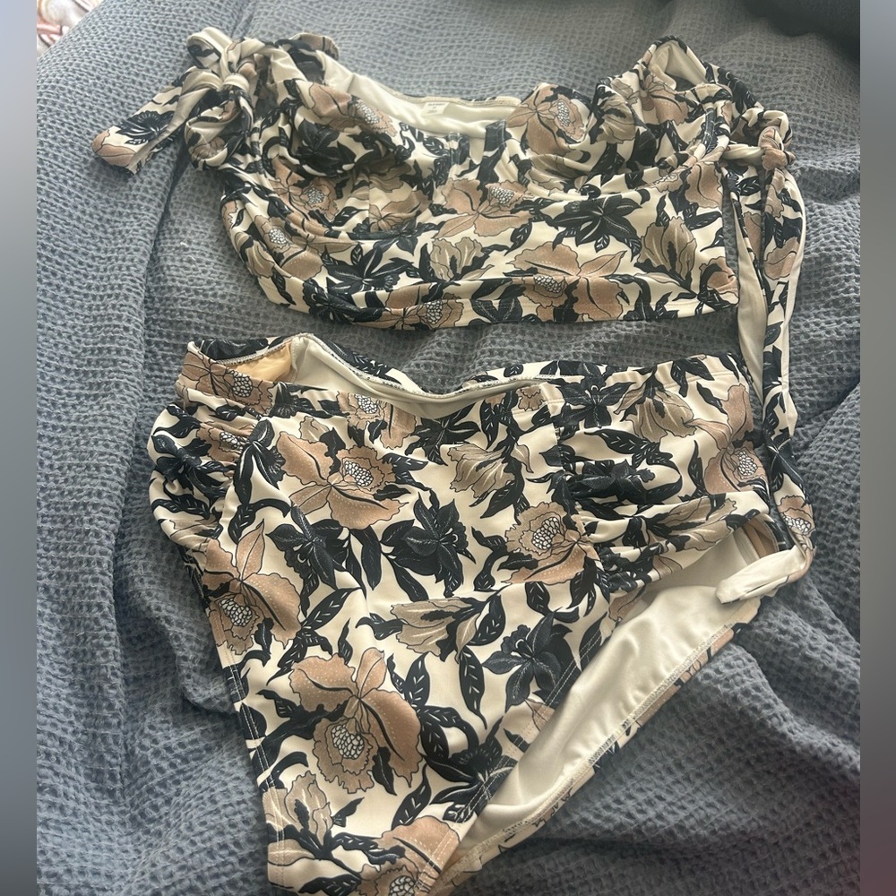 NWOT Womens Old Navy Two Piece swimsuit 2X black floral print